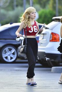 Jennette McCurdy feet photo thumbnail