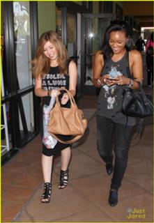 Jennette McCurdy feet photo thumbnail