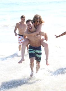 Jennette McCurdy feet photo thumbnail