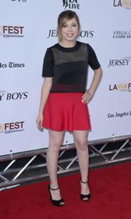 Jennette McCurdy feet photo thumbnail