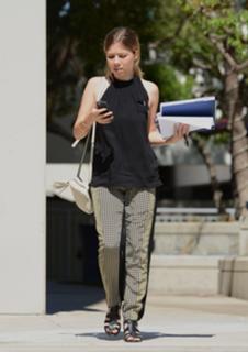 Jennette McCurdy feet photo thumbnail