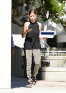 Jennette McCurdy feet photo thumbnail