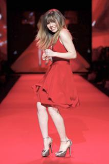 Jennette McCurdy feet photo thumbnail