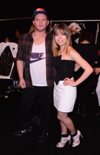 Jennette McCurdy feet photo thumbnail