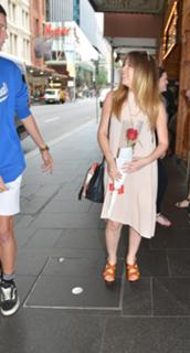 Jennette McCurdy feet photo thumbnail