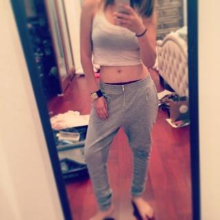 Jennette McCurdy feet photo thumbnail