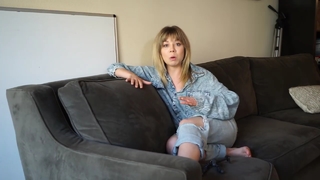 Jennette McCurdy feet photo thumbnail