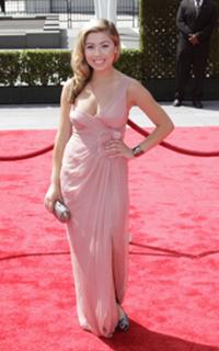 Jennette McCurdy feet photo thumbnail