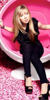 Jennette McCurdy feet photo thumbnail