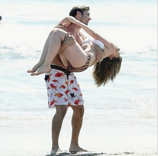 Jennette McCurdy feet photo thumbnail