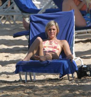 Jenni Falconer feet photo thumbnail