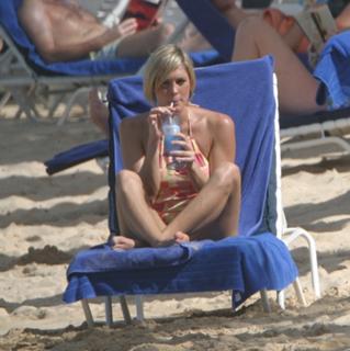 Jenni Falconer feet photo thumbnail