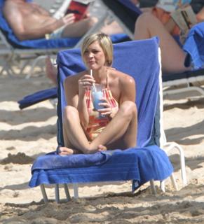 Jenni Falconer feet photo thumbnail
