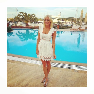 Jenni Falconer feet photo thumbnail