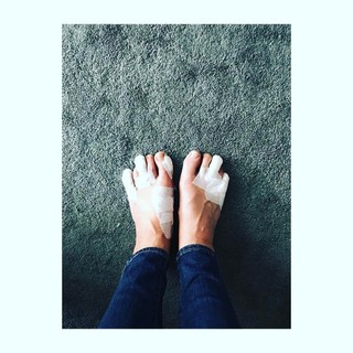 Jenni Falconer feet photo thumbnail
