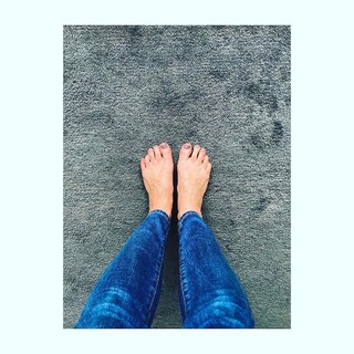 Jenni Falconer feet photo thumbnail