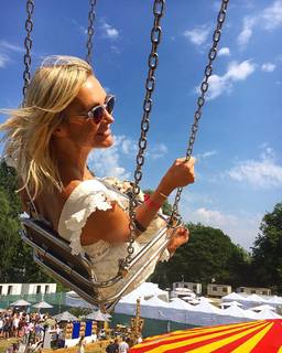 Jenni Falconer feet photo thumbnail