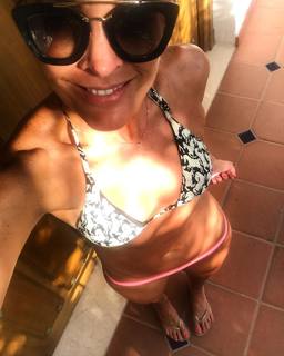 Jenni Falconer feet photo thumbnail
