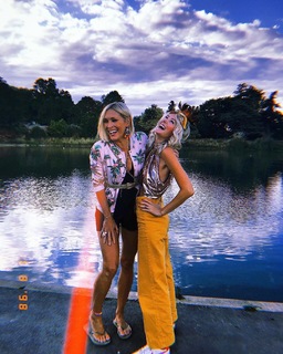 Jenni Falconer feet photo thumbnail