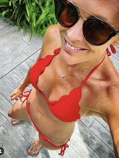 Jenni Falconer feet photo thumbnail