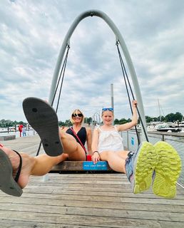 Jenni Falconer feet photo thumbnail
