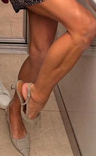 Jenni Falconer feet photo thumbnail