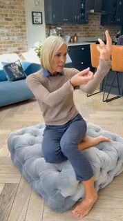 Jenni Falconer feet photo 3