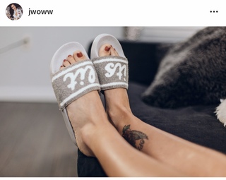 Jenni Farley feet photo thumbnail