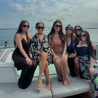 Jenni Farley feet photo thumbnail