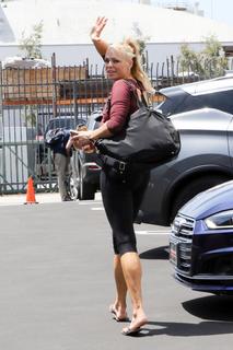 Jennie Finch feet photo thumbnail