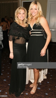 Jennie Finch feet photo thumbnail