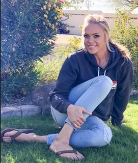 Jennie Finch feet photo thumbnail