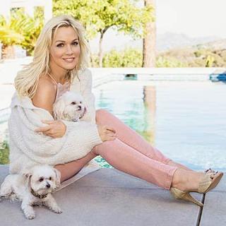 Jennie Garth feet photo thumbnail