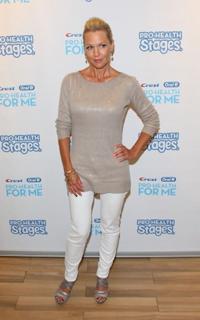 Jennie Garth feet photo thumbnail