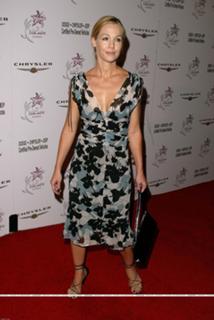 Jennie Garth feet photo thumbnail