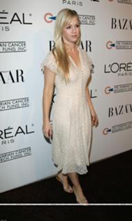 Jennie Garth feet photo thumbnail