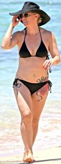 Jennie Garth feet photo thumbnail