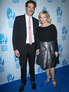 Jennie Garth feet photo thumbnail