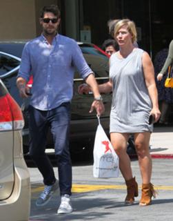 Jennie Garth feet photo thumbnail
