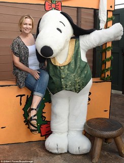Jennie Garth feet photo thumbnail
