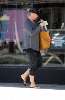 Jennie Garth feet photo thumbnail