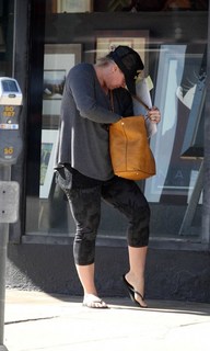 Jennie Garth feet photo thumbnail