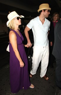 Jennie Garth feet photo thumbnail