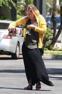 Jennie Garth feet photo thumbnail