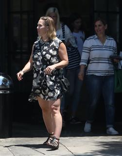 Jennie Garth feet photo thumbnail
