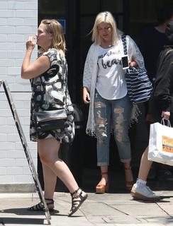 Jennie Garth feet photo thumbnail