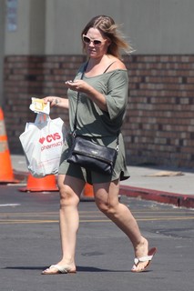 Jennie Garth feet photo thumbnail