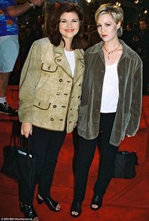 Jennie Garth feet photo thumbnail