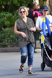 Jennie Garth feet photo thumbnail