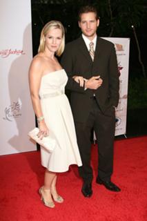 Jennie Garth feet photo thumbnail